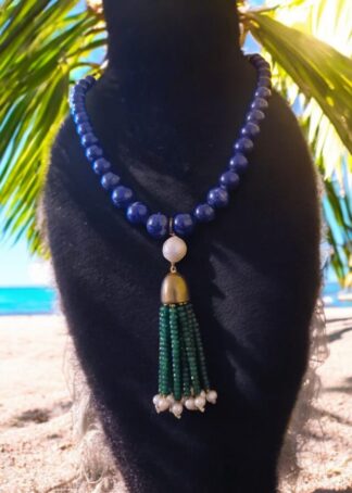 Collier en lapis lazuli, jade et perles de culture.