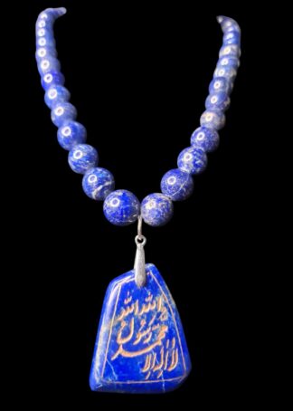 Collier gravé main en lapiz lazuli